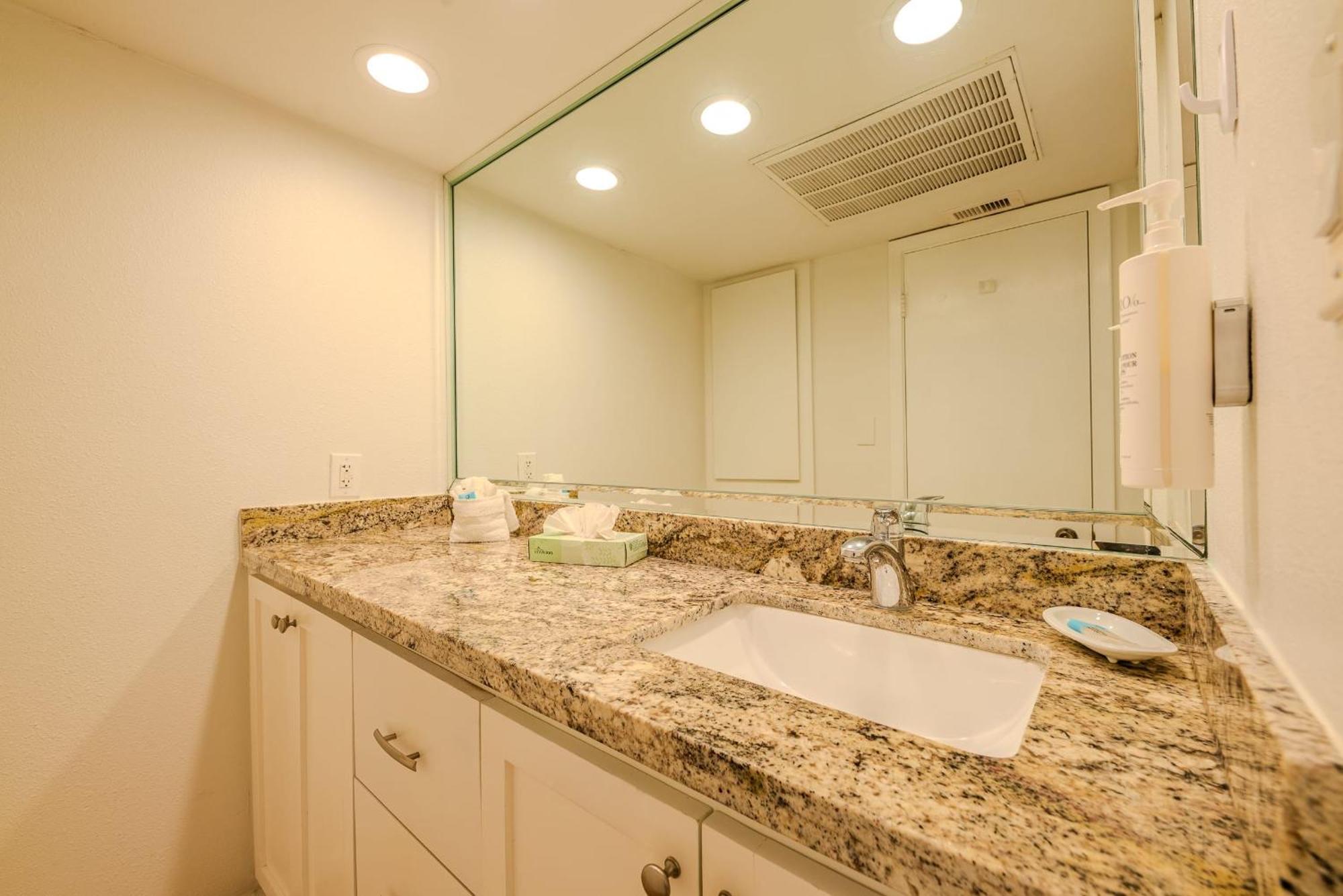 Kingfishers Retreat Serene 1Br Escape With Balcony 207 South Padre Island Eksteriør billede